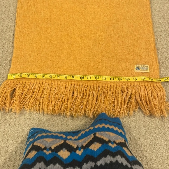 Pure wool scarf/wraps/ shawl by madawaska weavers of NB canada .71 by 19 inches - Picture 3 of 4